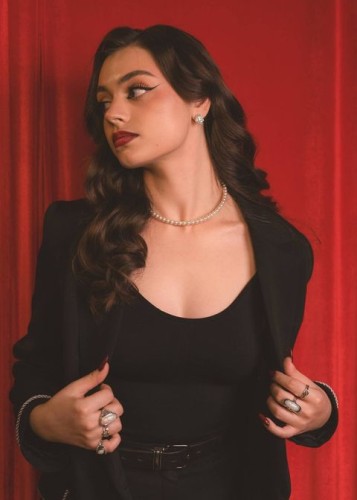 Полли, Г. Жуковка